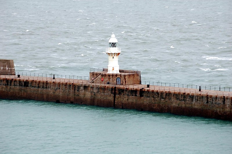 Dover / Breakwater Knuckle Lighthouse
Author of the photo: [url=https://www.flickr.com/photos/bobindrums/]Robert English[/url]
Keywords: Dover;England;United Kingdom;English channel