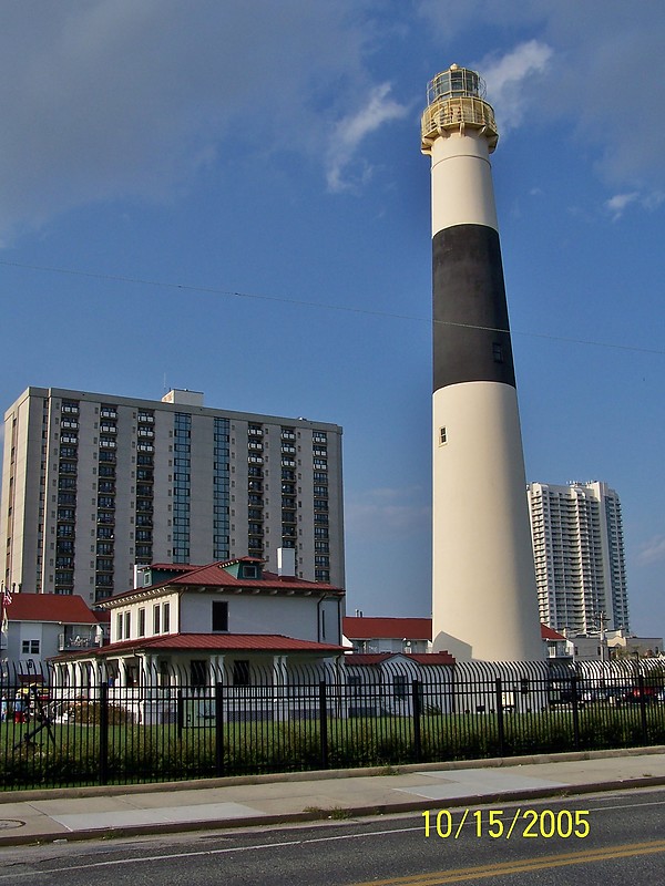 New Jersey / Absecon lighthouse
Author of the photo: [url=https://www.flickr.com/photos/bobindrums/]Robert English[/url]

Keywords: New Jersey;Atlantic city;Atlantic ocean
