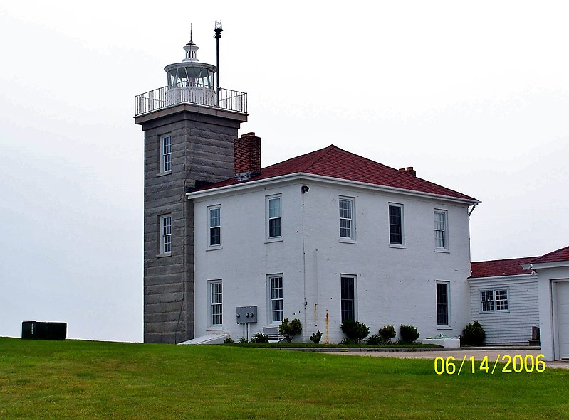 Rhode Island / Watch Hill lighthouse
Author of the photo: [url=https://www.flickr.com/photos/bobindrums/]Robert English[/url]
Keywords: Rhode Island;United States;Atlantic ocean;Block Island Sound