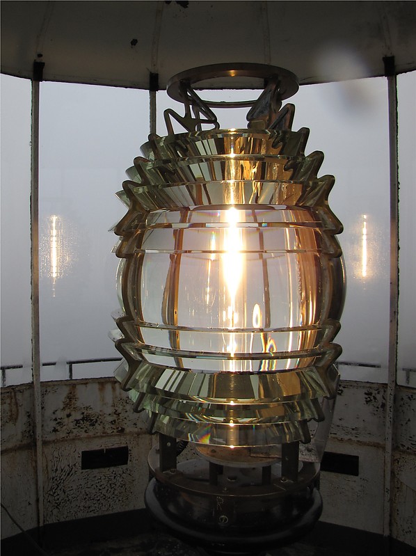 Maine / Owl's head lighthouse - lamp
Author of the photo: [url=https://www.flickr.com/photos/bobindrums/]Robert English[/url]
Keywords: Maine;Rockland;Atlantic ocean;United States;Lamp
