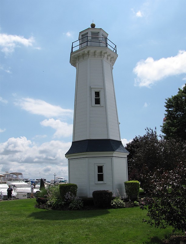New York / Grand Island / Niagara River Range Rear lighthouse
Author of the photo: [url=https://www.flickr.com/photos/bobindrums/]Robert English[/url]
Keywords: New York;United States