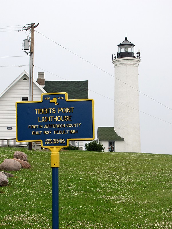 New York /  Tibbett's Point lighthouse - plate
Author of the photo: [url=https://www.flickr.com/photos/bobindrums/]Robert English[/url]

Keywords: New York;Lake Ontario;United States;Plate