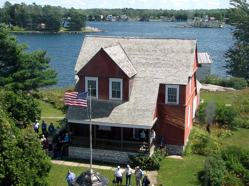 New York / Rock Island lighthouse - keepers house
Author of the photo: [url=https://www.flickr.com/photos/bobindrums/]Robert English[/url]

Keywords: New York;Saint Lawrence river;United States
