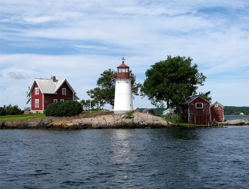 New York / Crossover Island lighthouse
Author of the photo: [url=https://www.flickr.com/photos/bobindrums/]Robert English[/url]
Keywords: New York;United States;Saint Lawrence River