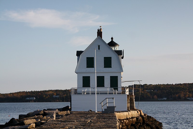 Maine / Rockland Harbor Breakwater lighthouse
Author of the photo: [url=http://www.flickr.com/photos/21953562@N07/]C. Hanchey[/url]
Keywords: Rockland;Maine;United States;Atlantic ocean