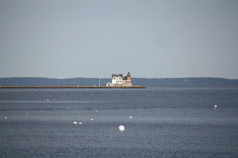 Maine / Rockland Harbor Breakwater lighthouse  - distant view
Author of the photo: [url=http://www.flickr.com/photos/21953562@N07/]C. Hanchey[/url]
Keywords: Rockland;Maine;United States;Atlantic ocean