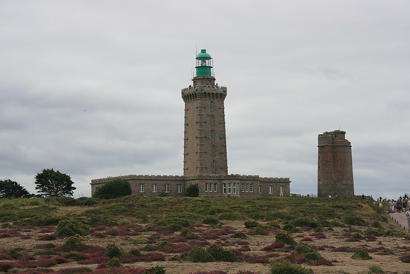 Brittany / Cap Frehel lighthouse
The old, ruined tower was built by Vauban in 1650.
The new one reconstructed in 1950 (higher).
Author of the photo: [url=https://www.flickr.com/photos/gauviroo/]Roberto Gauvin[/url]
Keywords: France;English Channel;Brittany