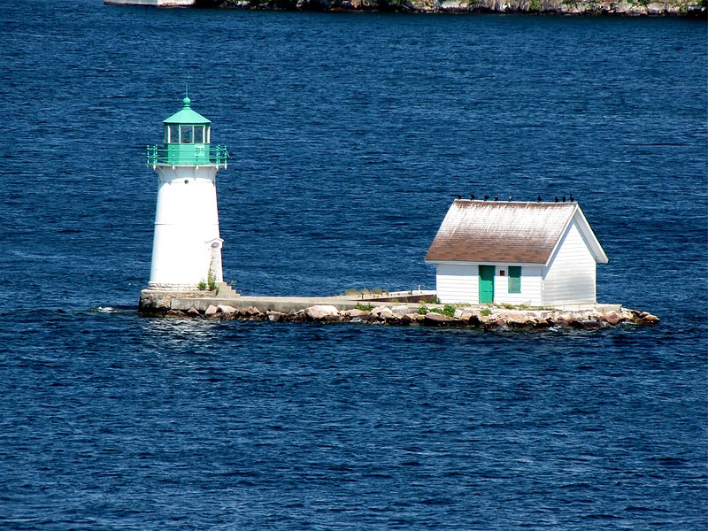 New York / Alexandria Bay / Sunken Rock lighthouse
Author of the photo: [url=https://www.flickr.com/photos/bobindrums/]Robert English[/url]
Keywords: New York;Alexandria Bay;Offshore;Saint Lawrence River;United States