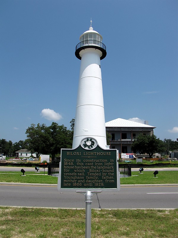 Mississippi / Biloxi Lighthouse
Author of the photo: [url=https://www.flickr.com/photos/bobindrums/]Robert English[/url]
Keywords: Mississippi;United States;Gulf of Mexico;Plate