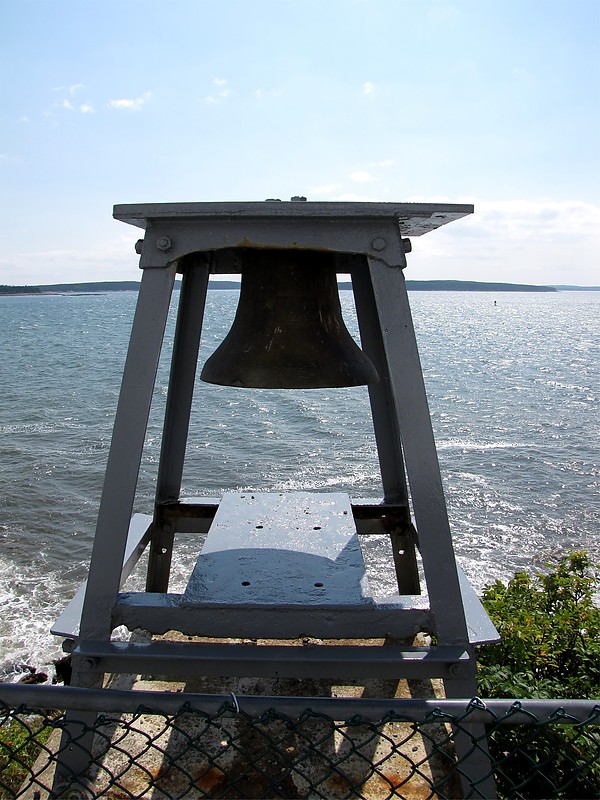 Maine / Bass Harbor Head lighthouse - fog bell
Author of the photo: [url=https://www.flickr.com/photos/bobindrums/]Robert English[/url]
Keywords: Bass Harbor;Maine;United States;Atlantic ocean;Siren