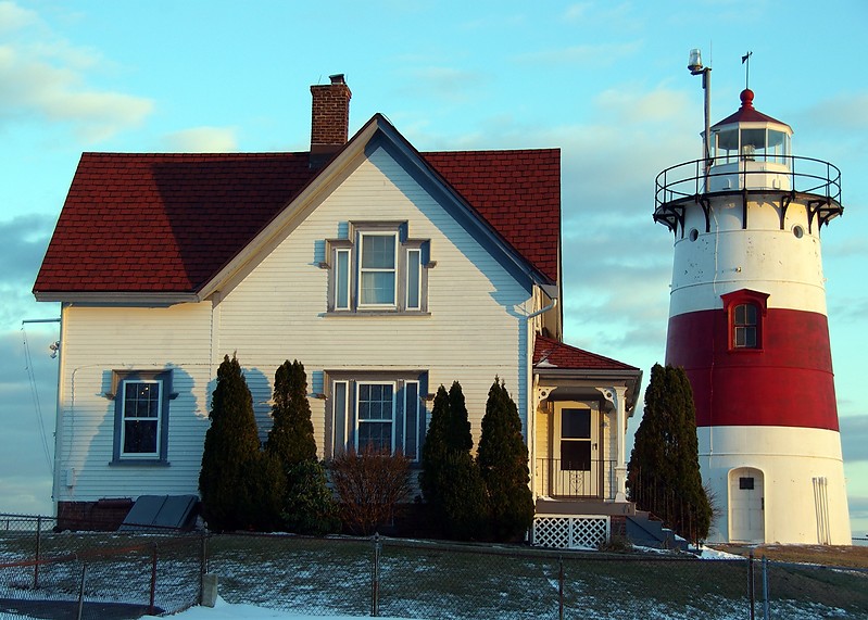 Connecticut / Stratford Point lighthouse
Author of the photo: [url=http://www.flickr.com/photos/papa_charliegeorge/]Charlie Kellogg[/url]
Keywords: Connecticut;United States;Atlantic ocean