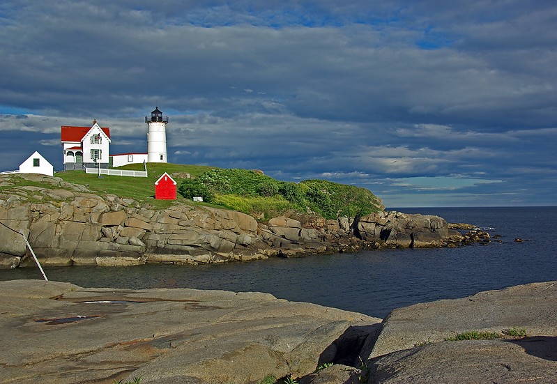 Maine / Cape Neddick (Nubble) Lighthouse
Author of the photo: [url=http://www.flickr.com/photos/papa_charliegeorge/]Charlie Kellogg[/url]
Keywords: Maine;United States;Atlantic ocean