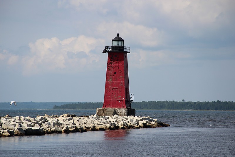 Michigan / Manistique East Breakwater lighthouse
Author of the photo: [url=http://www.flickr.com/photos/21953562@N07/]C. Hanchey[/url]
Keywords: Michigan;Lake Michigan;United States;Manistique