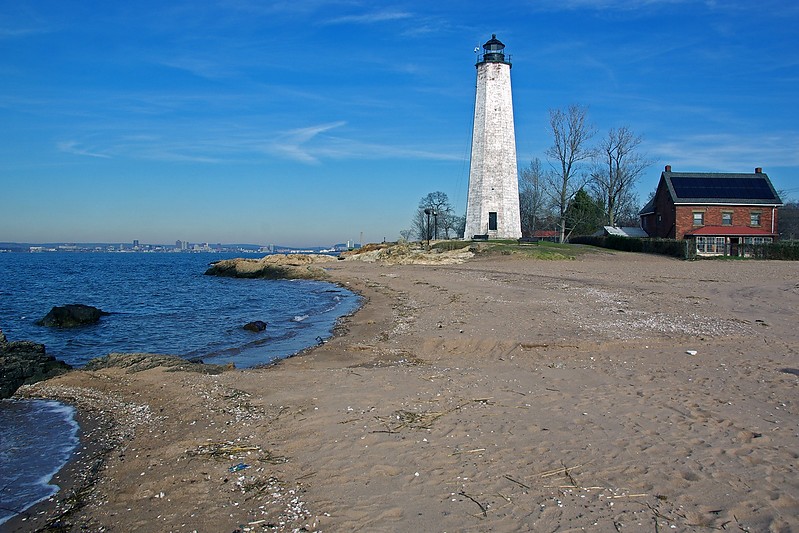 Connecticut / Five Mile Point lighthouse
Author of the photo: [url=http://www.flickr.com/photos/papa_charliegeorge/]Charlie Kellogg[/url]
Keywords: Connecticut;United States;Atlantic ocean