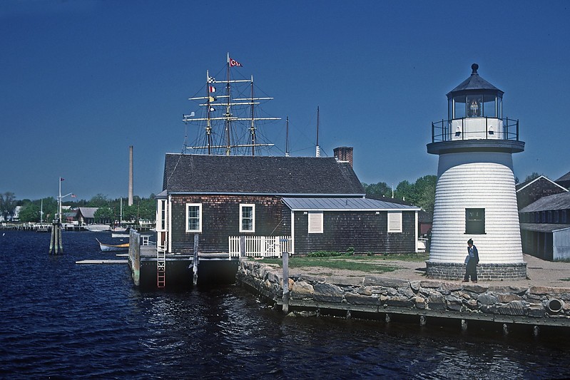Connecticut / Mystic Seaport lighthouse
Author of the photo: [url=http://www.flickr.com/photos/papa_charliegeorge/]Charlie Kellogg[/url]
Keywords: Connecticut;United States;Atlantic ocean