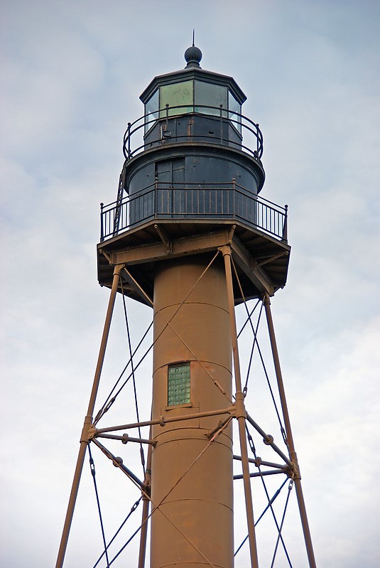 Massachusetts / Marblehead Lighthouse - lantern
Author of the photo: [url=http://www.flickr.com/photos/papa_charliegeorge/]Charlie Kellogg[/url]
Keywords: Massachusetts;Marblehead;Atlantic ocean;United states;lantern