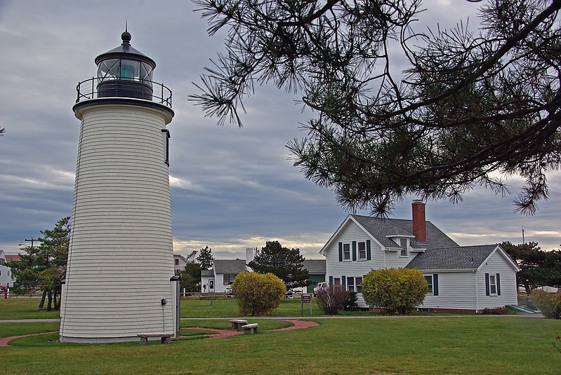 Massachusetts / Newburyport Harbor lighthouse
AKA Plum Island
Author of the photo: [url=http://www.flickr.com/photos/papa_charliegeorge/]Charlie Kellogg[/url]
Keywords: Massachusetts;Atlantic ocean;Newburyport;United States