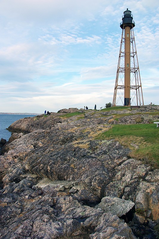 Massachusetts / Marblehead Lighthouse
Author of the photo: [url=http://www.flickr.com/photos/papa_charliegeorge/]Charlie Kellogg[/url]
Keywords: Massachusetts;Marblehead;Atlantic ocean;United states
