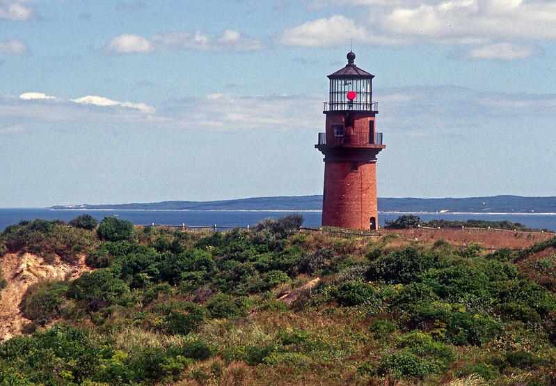 Massachusetts / Gay Head Lighthouse
Author of the photo: [url=http://www.flickr.com/photos/papa_charliegeorge/]Charlie Kellogg[/url]
Keywords: United States;Massachusetts;Atlantic ocean