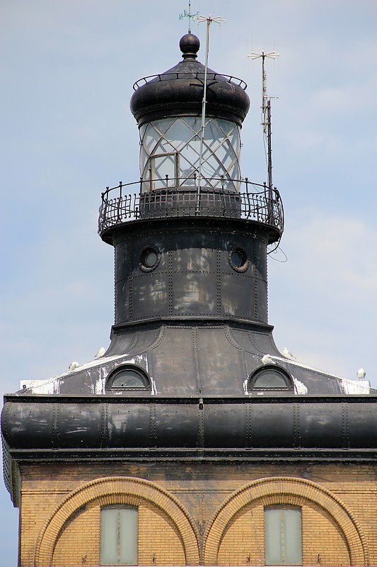 Ohio / Toledo Harbor lighthouse - lantern
Author of the photo: [url=http://www.flickr.com/photos/21953562@N07/]C. Hanchey[/url]
Keywords: Lake Erie;Toledo;United States