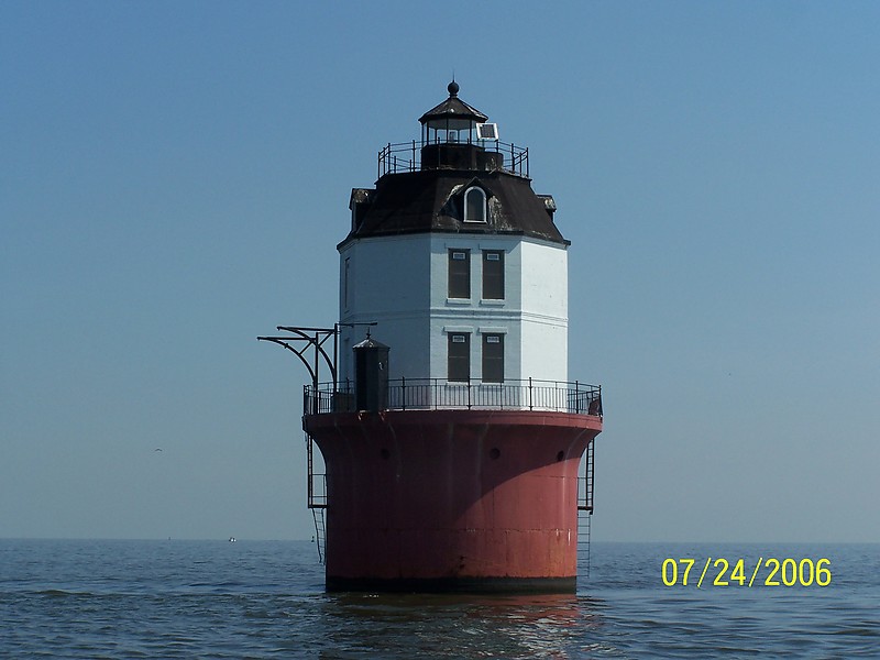 Maryland / Point No Point lighthouse
Author of the photo: [url=https://www.flickr.com/photos/bobindrums/]Robert English[/url]
Keywords: United States;Maryland;Chesapeake bay;Offshore
