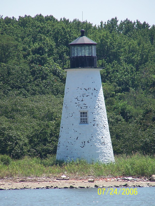 Maryland / Poole's Island lighthouse
Author of the photo: [url=https://www.flickr.com/photos/bobindrums/]Robert English[/url]

Keywords: Maryland;Chesapeake Bay;United States