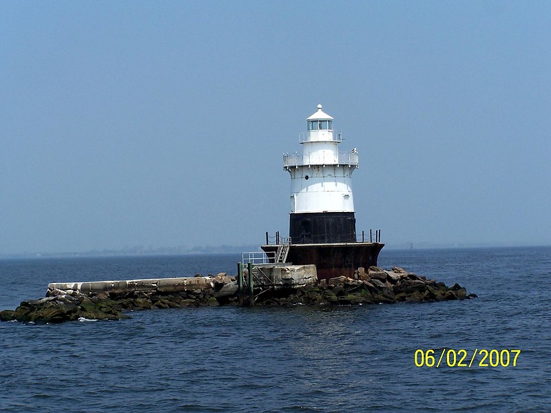 New York / Old Orchard Shoal lighthouse
Author of the photo: [url=https://www.flickr.com/photos/bobindrums/]Robert English[/url]
Keywords: New York;United States;Offshore;Staten Island