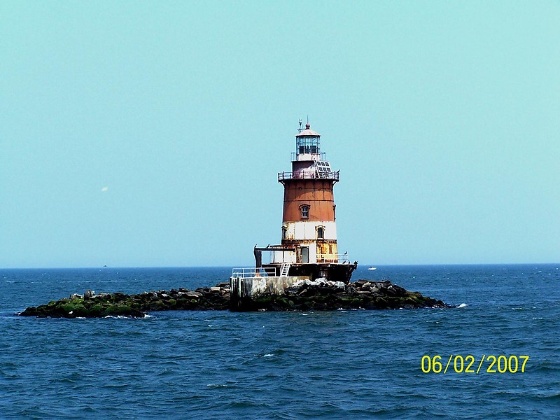 New Jersey / Romer Shoal lighthouse
Author of the photo: [url=https://www.flickr.com/photos/bobindrums/]Robert English[/url]

Keywords: New York;New Jersey;United States;Offshore