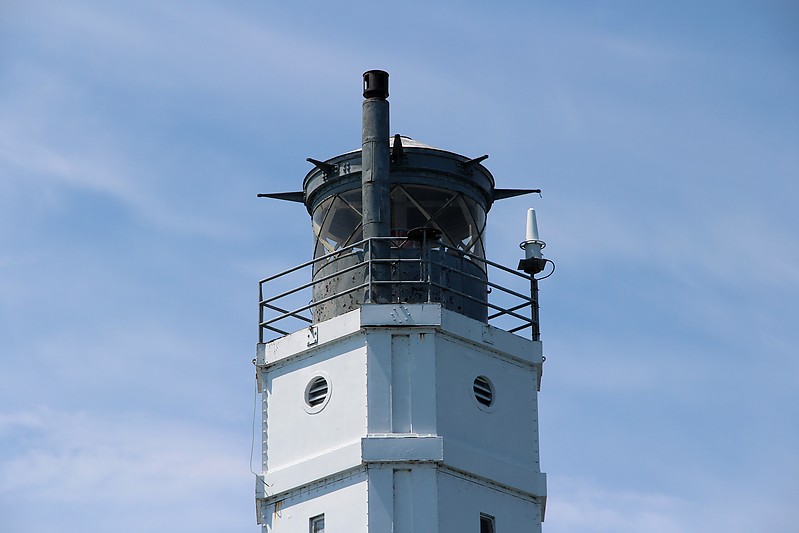 Michigan / Grays Reef lighthouse - lantern
Author of the photo: [url=http://www.flickr.com/photos/21953562@N07/]C. Hanchey[/url]
Keywords: Michigan;Lake Michigan;United States;Offshore;Lantern