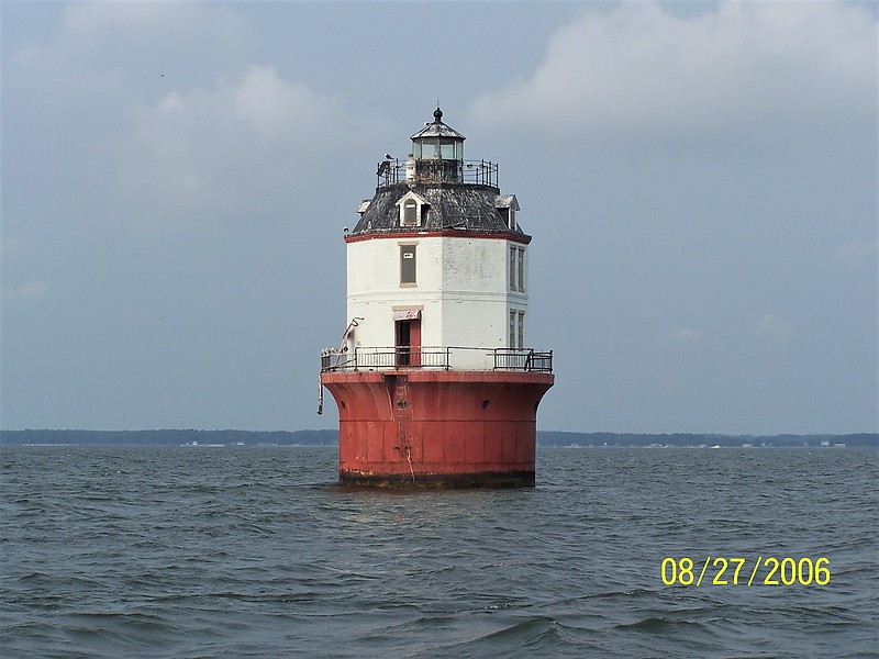 Maryland / Point No Point lighthouse
Author of the photo: [url=https://www.flickr.com/photos/bobindrums/]Robert English[/url]
Keywords: United States;Maryland;Chesapeake bay;Offshore