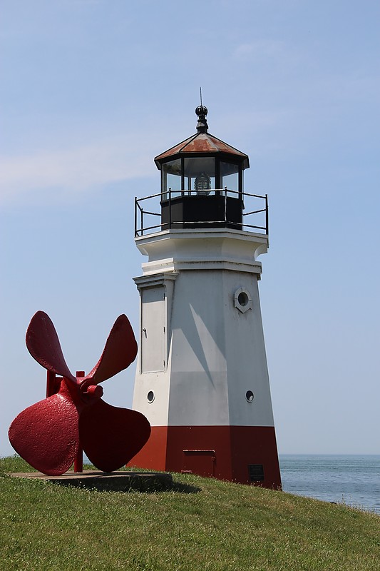 Ohio / Vermilion lighthouse
Author of the photo: [url=http://www.flickr.com/photos/21953562@N07/]C. Hanchey[/url]
Keywords: Lake Erie;Ohio;United States