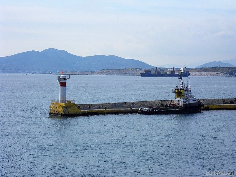 Piraeus / Molos Vasileus Georgios lighthouse
Keywords: Piraeus;Athens;Greece;Aegean sea