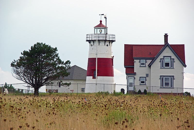 Connecticut / Stratford Point lighthouse
Author of the photo: [url=http://www.flickr.com/photos/papa_charliegeorge/]Charlie Kellogg[/url]
Keywords: Connecticut;United States;Atlantic ocean