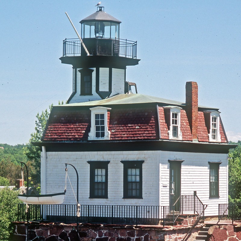 Vermont / Colchester Reef Lighthouse
Author of the photo: [url=http://www.flickr.com/photos/papa_charliegeorge/]Charlie Kellogg[/url]
Keywords: United States;Vermont