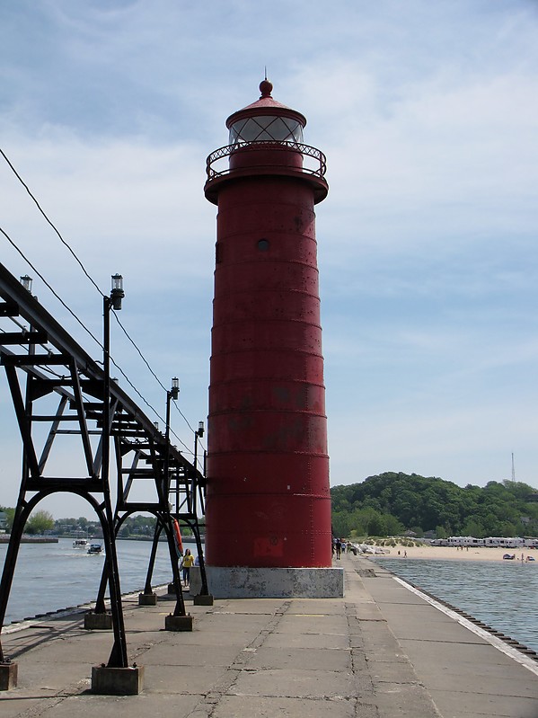 Michigan / Lake Michigan / Grand Haven / South Pier Inner Lighthouse
Author of the photo: [url=https://www.flickr.com/photos/bobindrums/]Robert English[/url]
Keywords: Michigan;Lake Michigan;Grand Haven;United states