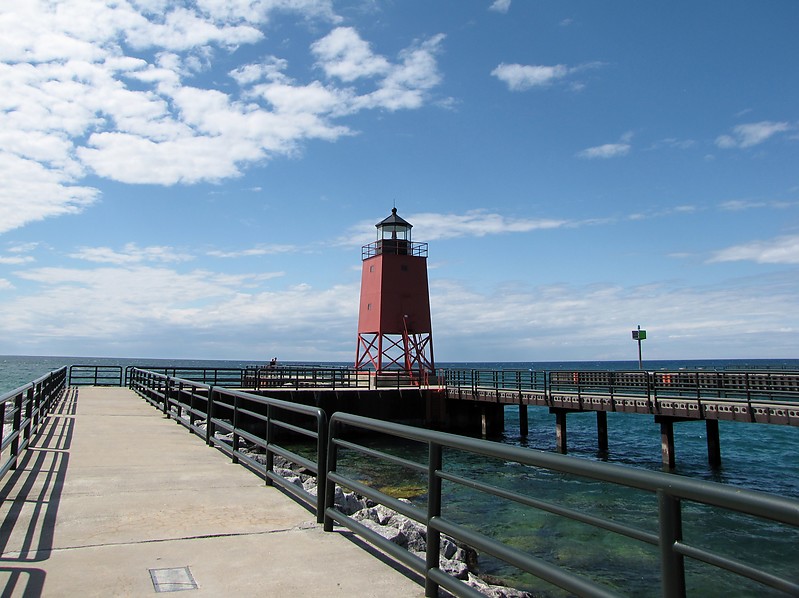 Michigan / Charlevoix South Pierhead lighthouse
Green light nearby is North Pier light
USCG 7-17920; elev 6, flashing, 2.5s, green, range 9 nm
Author of the photo: [url=https://www.flickr.com/photos/bobindrums/]Robert English[/url]
Keywords: Michigan;Lake Michigan;United States;Charlevoix