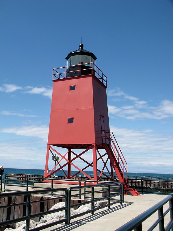 Michigan / Charlevoix South Pierhead lighthouse
Author of the photo: [url=https://www.flickr.com/photos/bobindrums/]Robert English[/url]
Keywords: Michigan;Lake Michigan;United States;Charlevoix