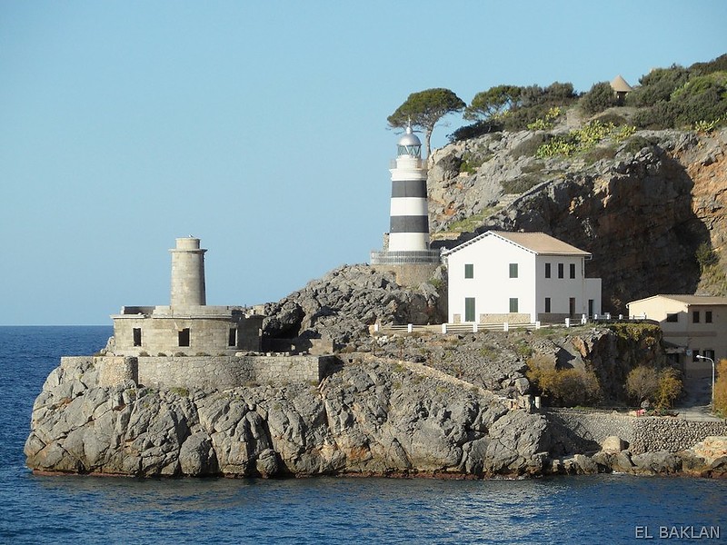Mallorca / Port de Soller / Sa Creu lighthouses (old and new)
Keywords: Spain;Palma de Mallorca;Port de Soller;Mediterranean sea