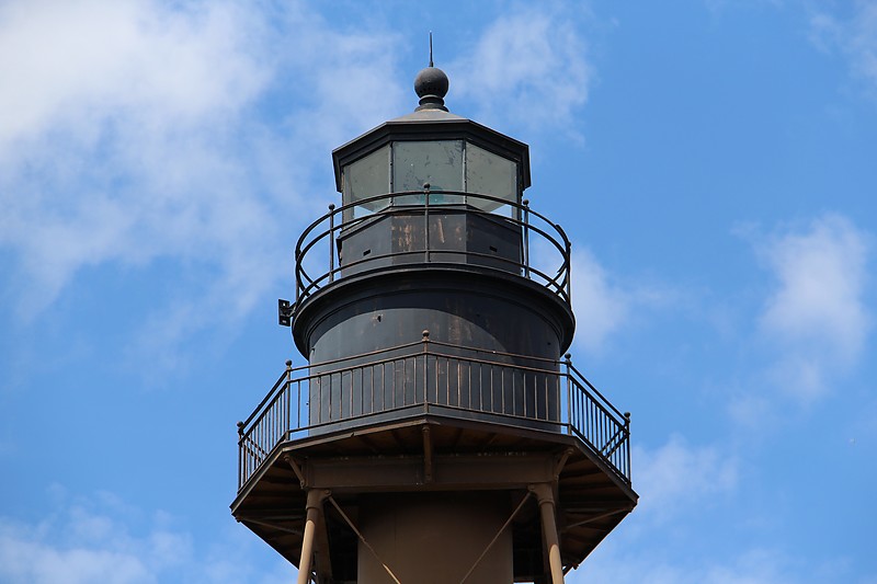 Massachusetts / Marblehead Lighthouse - lantern
Author of the photo: [url=http://www.flickr.com/photos/21953562@N07/]C. Hanchey[/url]
Keywords: Massachusetts;Marblehead;Atlantic ocean;United states;Lantern