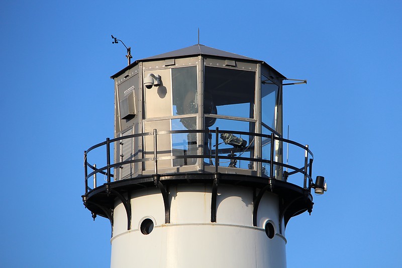 Massachusetts / Cape Cod / Chatham lighthouse - lantern
Author of the photo: [url=http://www.flickr.com/photos/21953562@N07/]C. Hanchey[/url]
Keywords: Massachusetts;Cape Cod;Chatham;United States;Atlantic ocean;Lantern