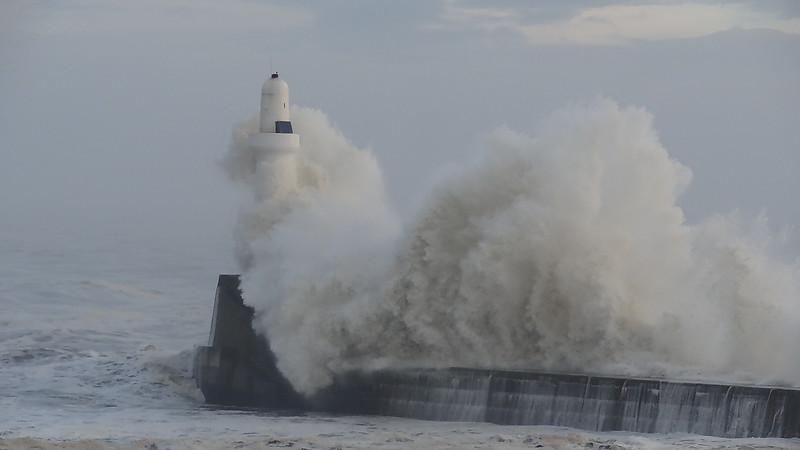 Aberdeen south breakwater lighthouse
Storm picture by [url=http://forum.shipspotting.com/index.php?action=profile;u=98910]George Saunders[/url]
Keywords: Aberdeen;Scotland;United Kingdom;North Sea;Storm