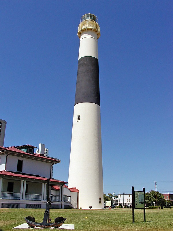 New Jersey / Absecon lighthouse
Author of the photo: [url=https://www.flickr.com/photos/8752845@N04/]Mark[/url]
Keywords: New Jersey;Atlantic city;Atlantic ocean