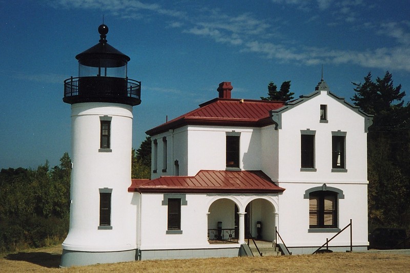 Washington / Admiralty Head lighthouse
Author of the photo: [url=https://www.flickr.com/photos/larrymyhre/]Larry Myhre[/url]
Keywords: Strait of Juan de Fuca;United States;Washington;Puget Sound