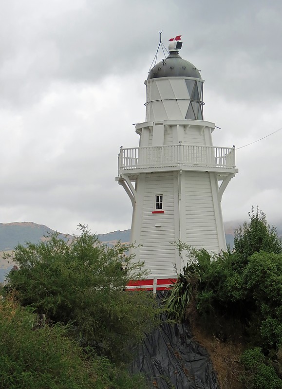 Akaroa Head Lighthouse
Author of the photo: [url=https://www.flickr.com/photos/21475135@N05/]Karl Agre[/url]
Keywords: New Zealand;Pacific ocean