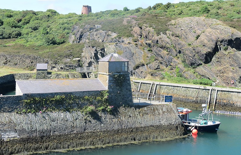 Amlwch Old Harbour lighthouse
Author of the photo: [url=https://www.flickr.com/photos/21475135@N05/]Karl Agre[/url]
Keywords: Wales;United Kingdom;Irish sea;Anglesey