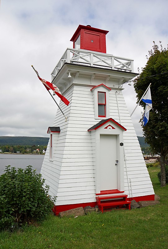 Nova Scotia / Annapolis Royal Lighthouse
Author of the photo: [url=https://www.flickr.com/photos/archer10/] Dennis Jarvis[/url]

Keywords: Nova Scotia;Canada