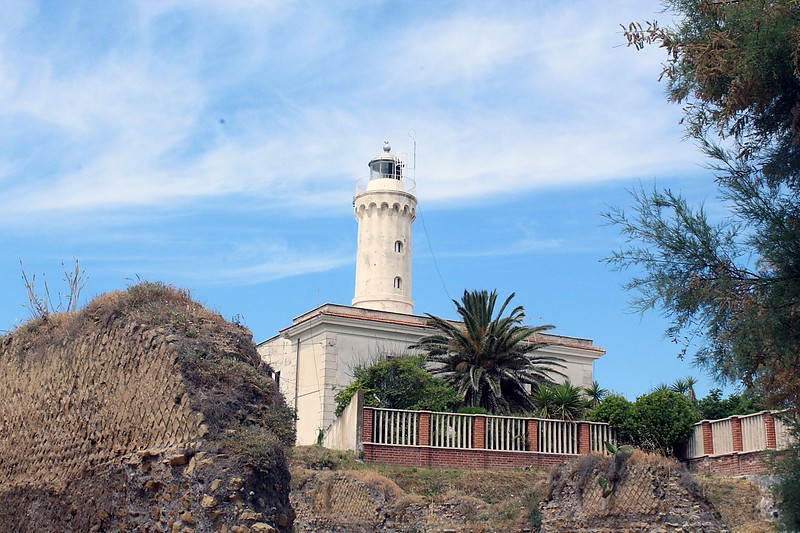 Capo d'Anzio lighthouse
AKA Anzio
Author of the photo: [url=https://www.flickr.com/photos/31291809@N05/]Will[/url]
Keywords: Italy;Anzio;Tyrrhenian Sea
