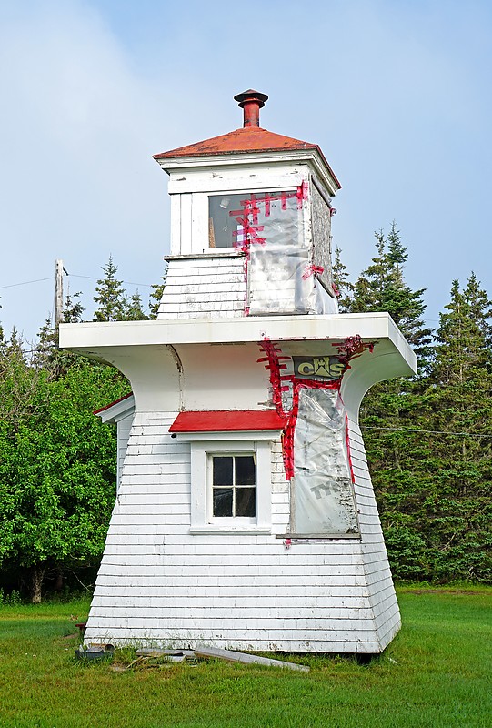 Nova Scotia / Lower l'Ardoise (L'Ardoise Harbour) Range Front lighthouse
Author of the photo: [url=https://www.flickr.com/photos/archer10/] Dennis Jarvis[/url]

Keywords: Cape Breton Island;Nova Scotia;Canada;Atlantic ocean