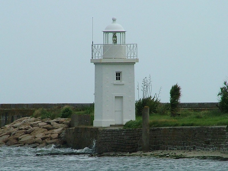 Normandy / Barfleur Front Range lighthouse
Author of the photo: [url=https://www.flickr.com/photos/larrymyhre/]Larry Myhre[/url]
Keywords: Normandy;Barfleur;France;English channel