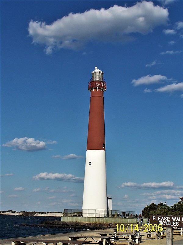 New Jersey / New York / Long Beach Island / Barnegat Lighthouse
Author of the photo: [url=https://www.flickr.com/photos/bobindrums/]Robert English[/url]
Keywords: New Jersey;United States;Atlantic ocean;Barnegat